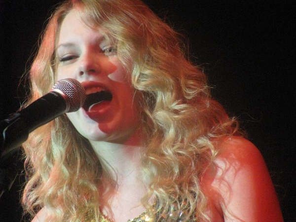 Taylor Swift — @ Brisbane, Australia — photo 16