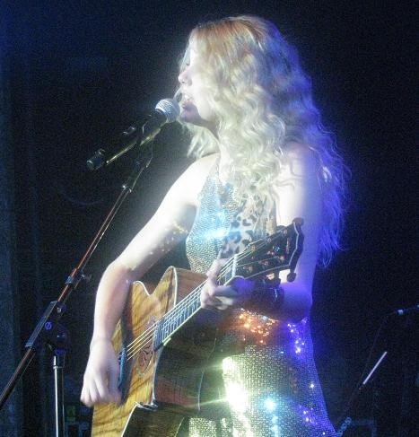 Taylor Swift — @ Brisbane, Australia — photo 17