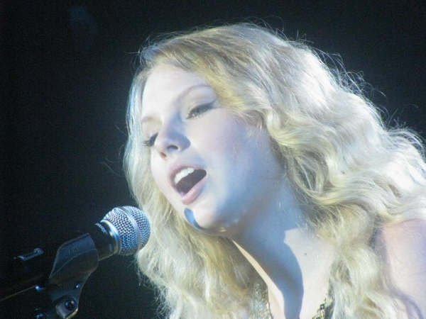 Taylor Swift — @ Brisbane, Australia — photo 18