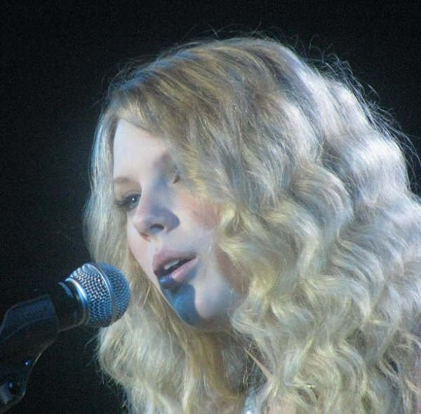 Taylor Swift — @ Brisbane, Australia — photo 19