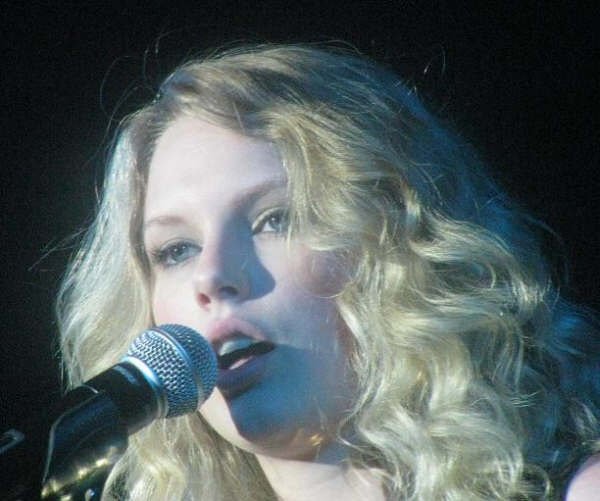 Taylor Swift — @ Brisbane, Australia — photo 21
