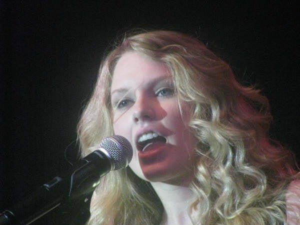 Taylor Swift — @ Brisbane, Australia — photo 22
