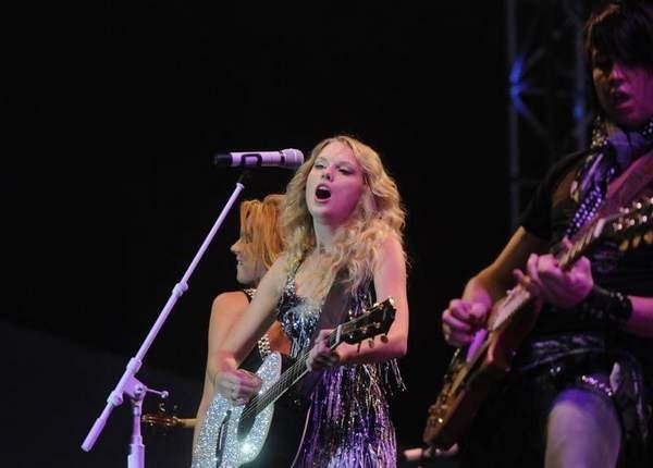 Taylor Swift — 2009 Country USA Featival — photo 18