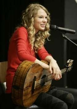 Taylor Swift — December 24 - Monroe Carell Jr. Children's Hospital — photo 6