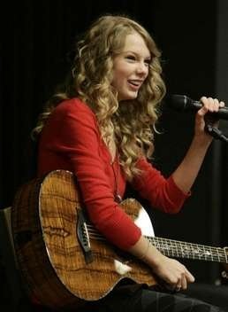 Taylor Swift — December 24 - Monroe Carell Jr. Children's Hospital — photo 8