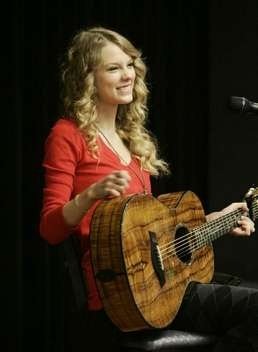 Taylor Swift — December 24 - Monroe Carell Jr. Children's Hospital — photo 12