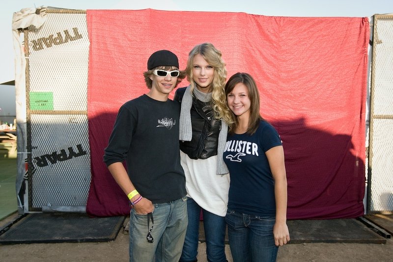 Taylor Swift — July 10 - Craven Country Jamboree — photo 17