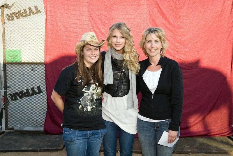Taylor Swift — July 10 - Craven Country Jamboree — photo 28