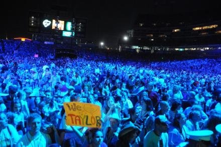 Taylor Swift — June 14 - CMA Music Festival — photo 5
