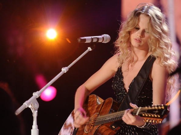 Taylor Swift — June 14 - CMA Music Festival — photo 13