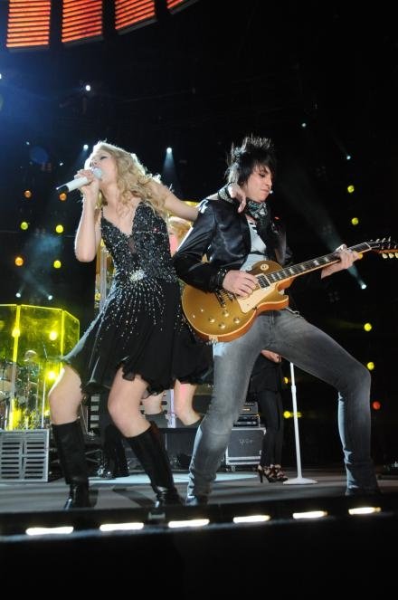 Taylor Swift — June 14 - CMA Music Festival — photo 14
