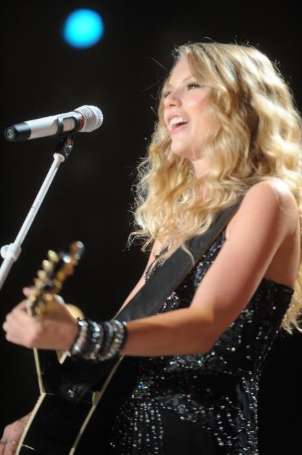 Taylor Swift — June 14 - CMA Music Festival — photo 20