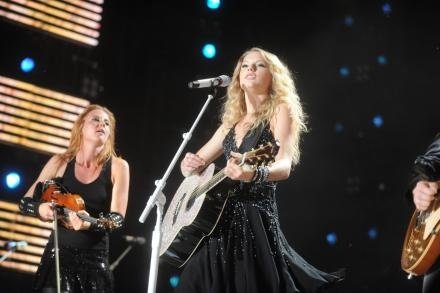 Taylor Swift — June 14 - CMA Music Festival — photo 21