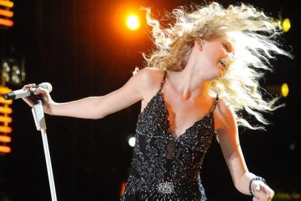 Taylor Swift — June 14 - CMA Music Festival — photo 26