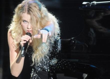 Taylor Swift — June 14 - CMA Music Festival — photo 40