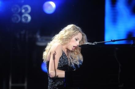 Taylor Swift — June 14 - CMA Music Festival — photo 43