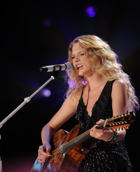 Taylor Swift — June 14 - CMA Music Festival — photo 45