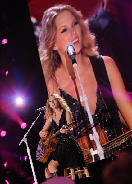 Taylor Swift — June 14 - CMA Music Festival — photo 57