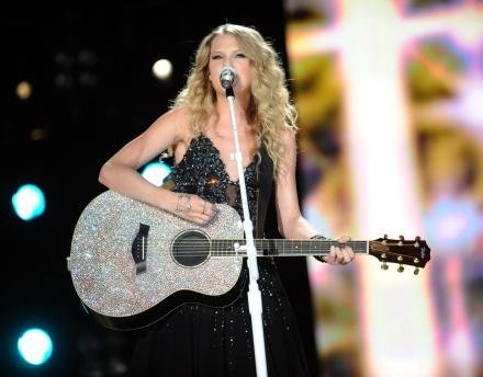 Taylor Swift — June 14 - CMA Music Festival — photo 81