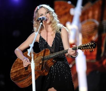 Taylor Swift — June 14 - CMA Music Festival — photo 88