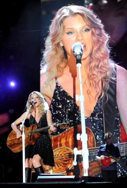 Taylor Swift — June 14 - CMA Music Festival — photo 94
