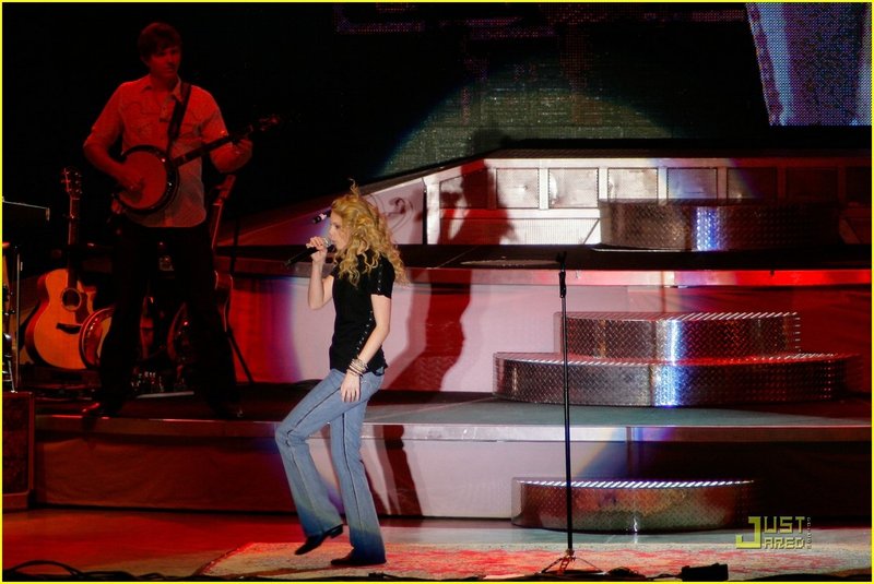 Taylor Swift — March 1 - 74th Annual Strawberry Festival — photo 24