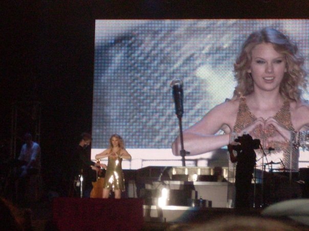Taylor Swift — March 1 - 74th Annual Strawberry Festival — photo 28