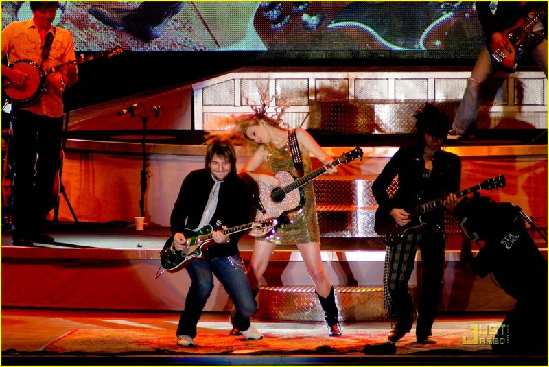 Taylor Swift — March 1 - 74th Annual Strawberry Festival — photo 31