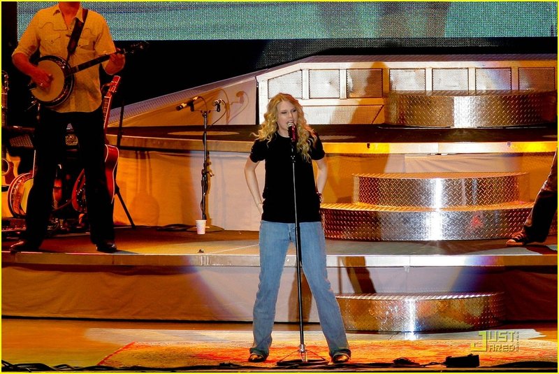 Taylor Swift — March 1 - 74th Annual Strawberry Festival — photo 33