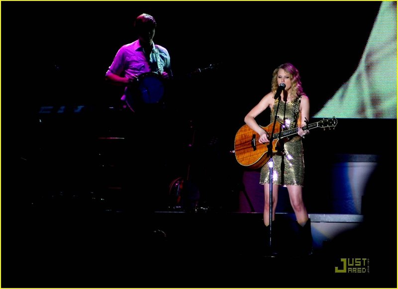 Taylor Swift — March 1 - 74th Annual Strawberry Festival — photo 36
