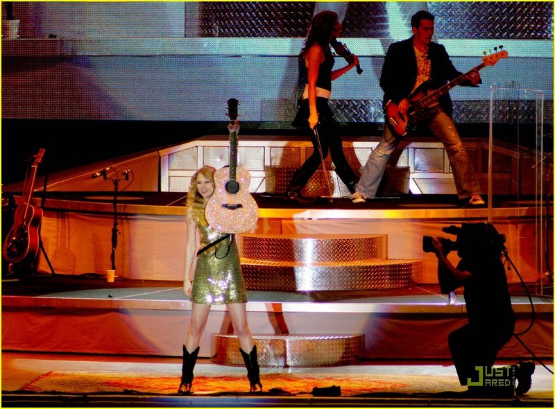 Taylor Swift — March 1 - 74th Annual Strawberry Festival — photo 37