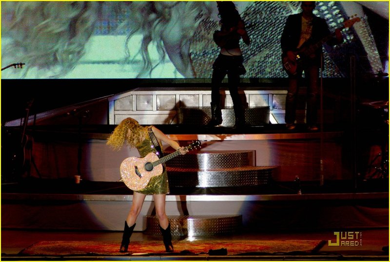Taylor Swift — March 1 - 74th Annual Strawberry Festival — photo 38