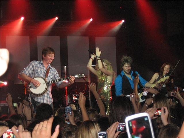 Taylor Swift — March 10 - Billboard The Venue — photo 33