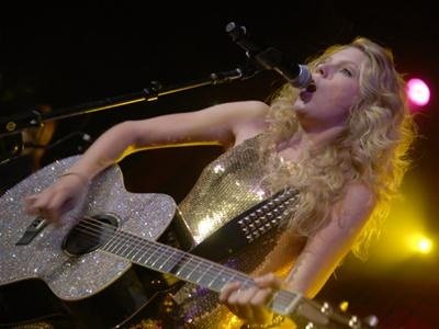 Taylor Swift — March 10 - Billboard The Venue — photo 39