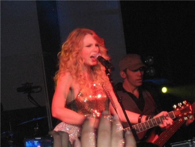 Taylor Swift — March 10 - Billboard The Venue — photo 55