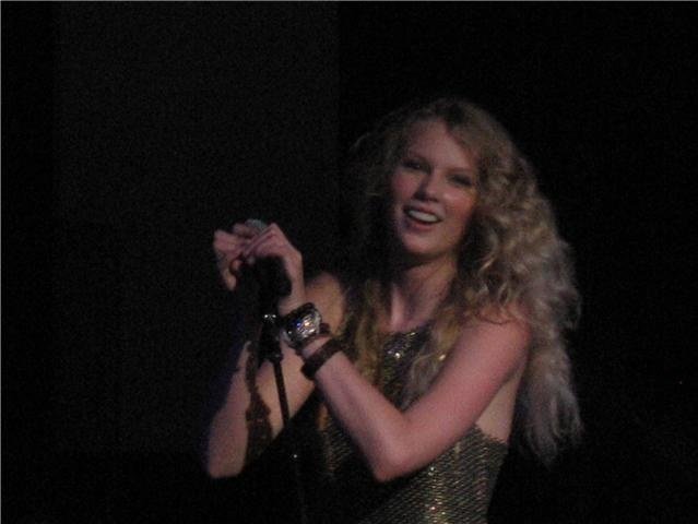 Taylor Swift — March 10 - Billboard The Venue — photo 70