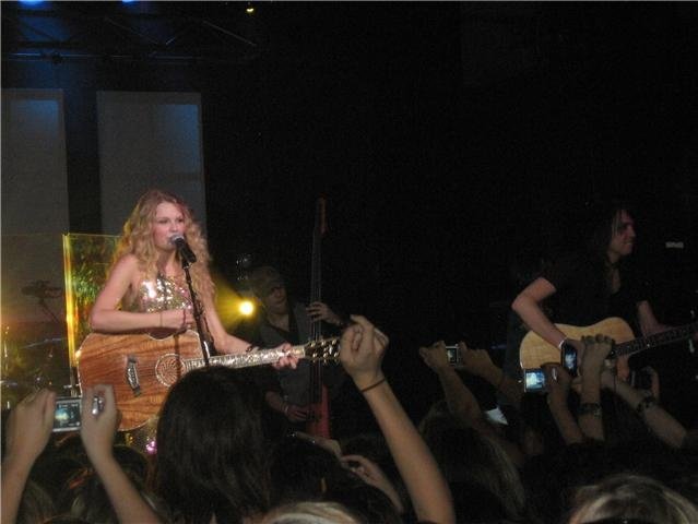 Taylor Swift — March 10 - Billboard The Venue — photo 72