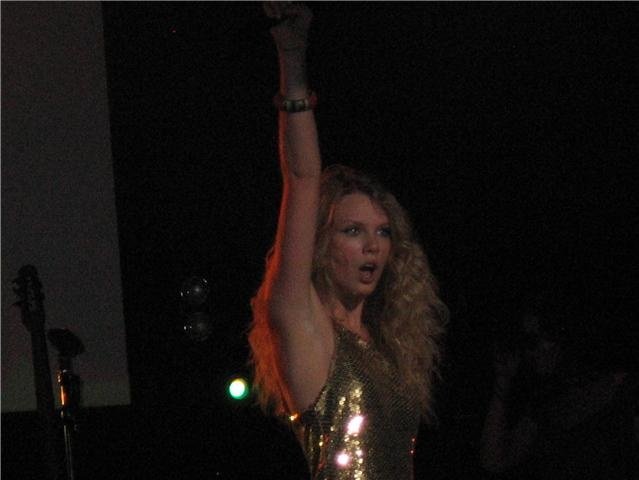 Taylor Swift — March 10 - Billboard The Venue — photo 74