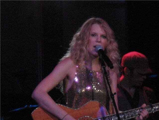 Taylor Swift — March 10 - Billboard The Venue — photo 76