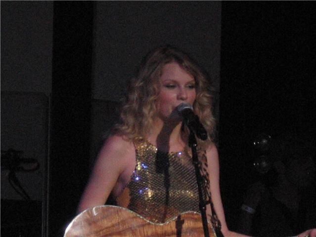 Taylor Swift — March 10 - Billboard The Venue — photo 78
