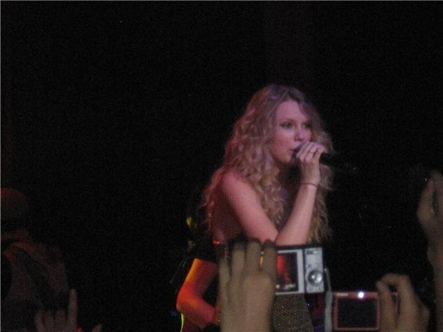 Taylor Swift — March 10 - Billboard The Venue — photo 82