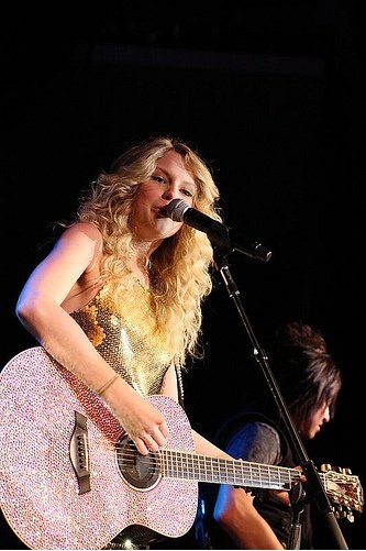 Taylor Swift — March 12 - The Factory Theatre in Sydney, Australia — photo 23
