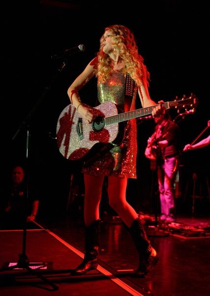 Taylor Swift — March 12 - The Factory Theatre in Sydney, Australia — photo 39