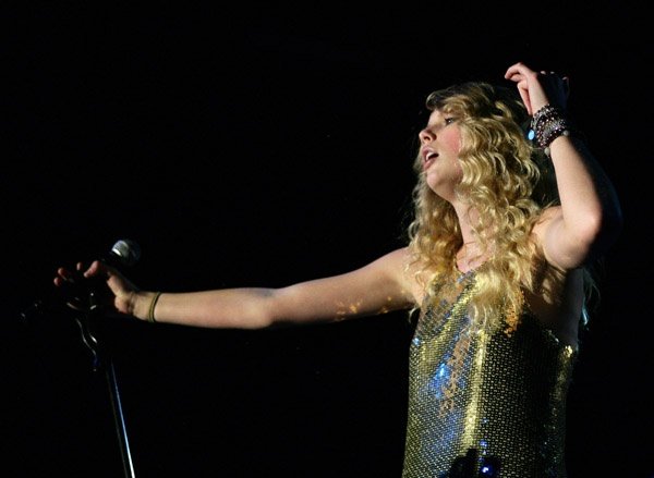 Taylor Swift — March 12 - The Factory Theatre in Sydney, Australia — photo 43