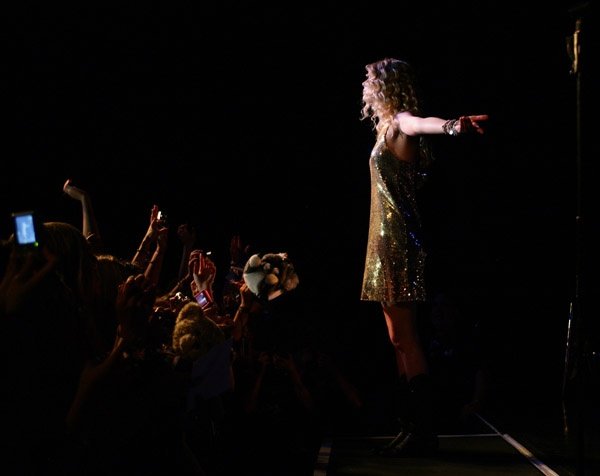 Taylor Swift — March 12 - The Factory Theatre in Sydney, Australia — photo 49