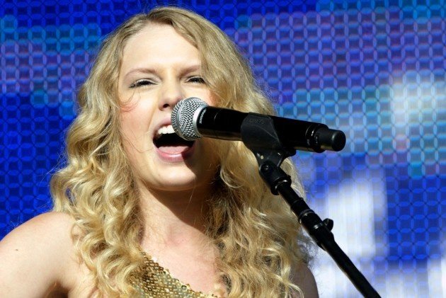 Taylor Swift — March 14 - Sound Relief — photo 8