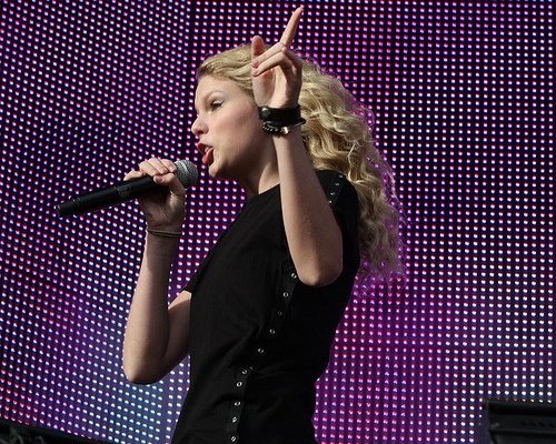 Taylor Swift — March 14 - Sound Relief — photo 13