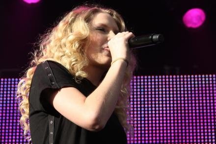 Taylor Swift — March 14 - Sound Relief — photo 14