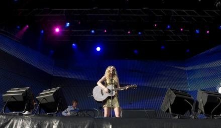Taylor Swift — March 14 - Sound Relief — photo 25