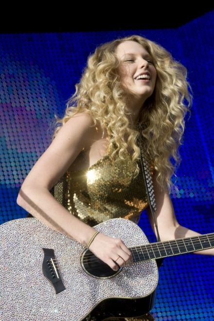 Taylor Swift — March 14 - Sound Relief — photo 27
